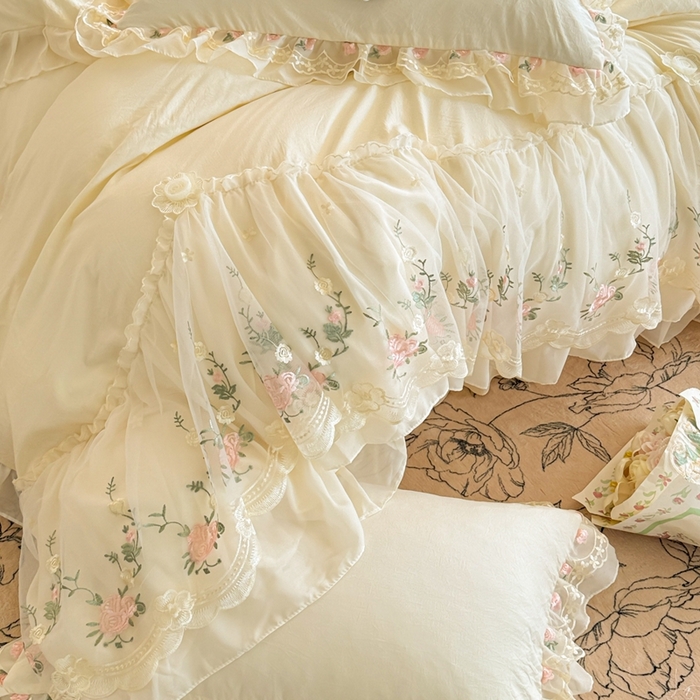 91家纺网 家纺一手货源 找家纺 米可2025新款云朵棉雪纺蕾丝刺绣公主风韩版床裙四件套 艾薇儿~米黄