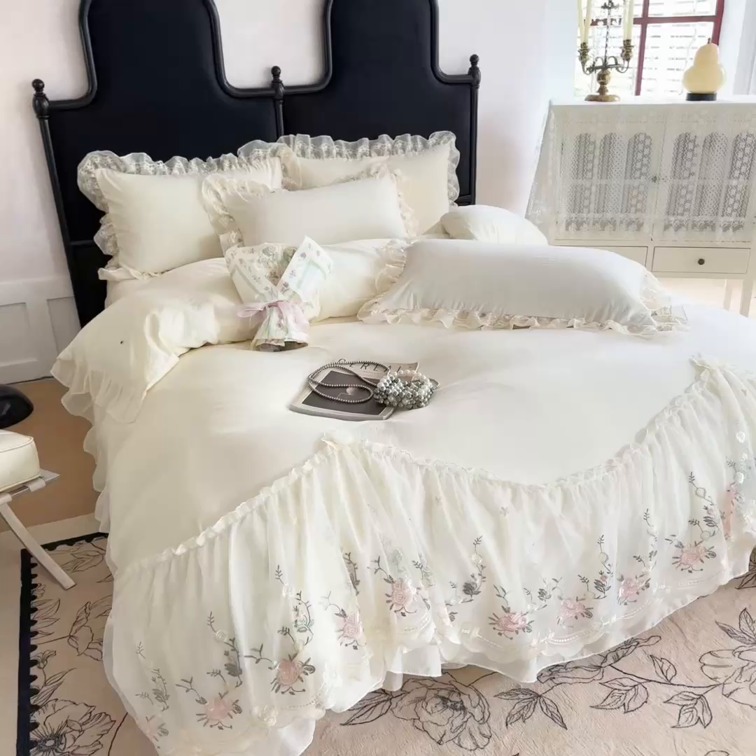 91家纺网 家纺一手货源 找家纺 米可2025新款云朵棉雪纺蕾丝刺绣公主风韩版床裙四件套 艾薇儿~米黄