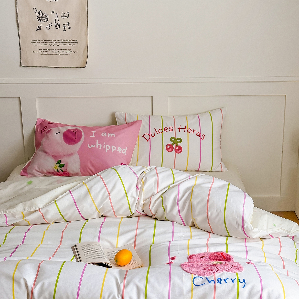 91家纺网 家纺一手货源 找家纺 窝米 2025新品毛巾绣X数码13370全棉卡通系列四件套（水豚 牛角面包） 粉豚