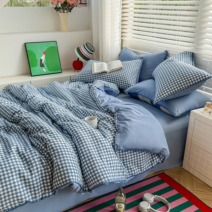 91家纺网 家纺一手货源 找家纺 十一家居 2025春夏新款ins风A类亲肤水洗棉贝壳绣格子四件套——暮光系列 浅蓝小格