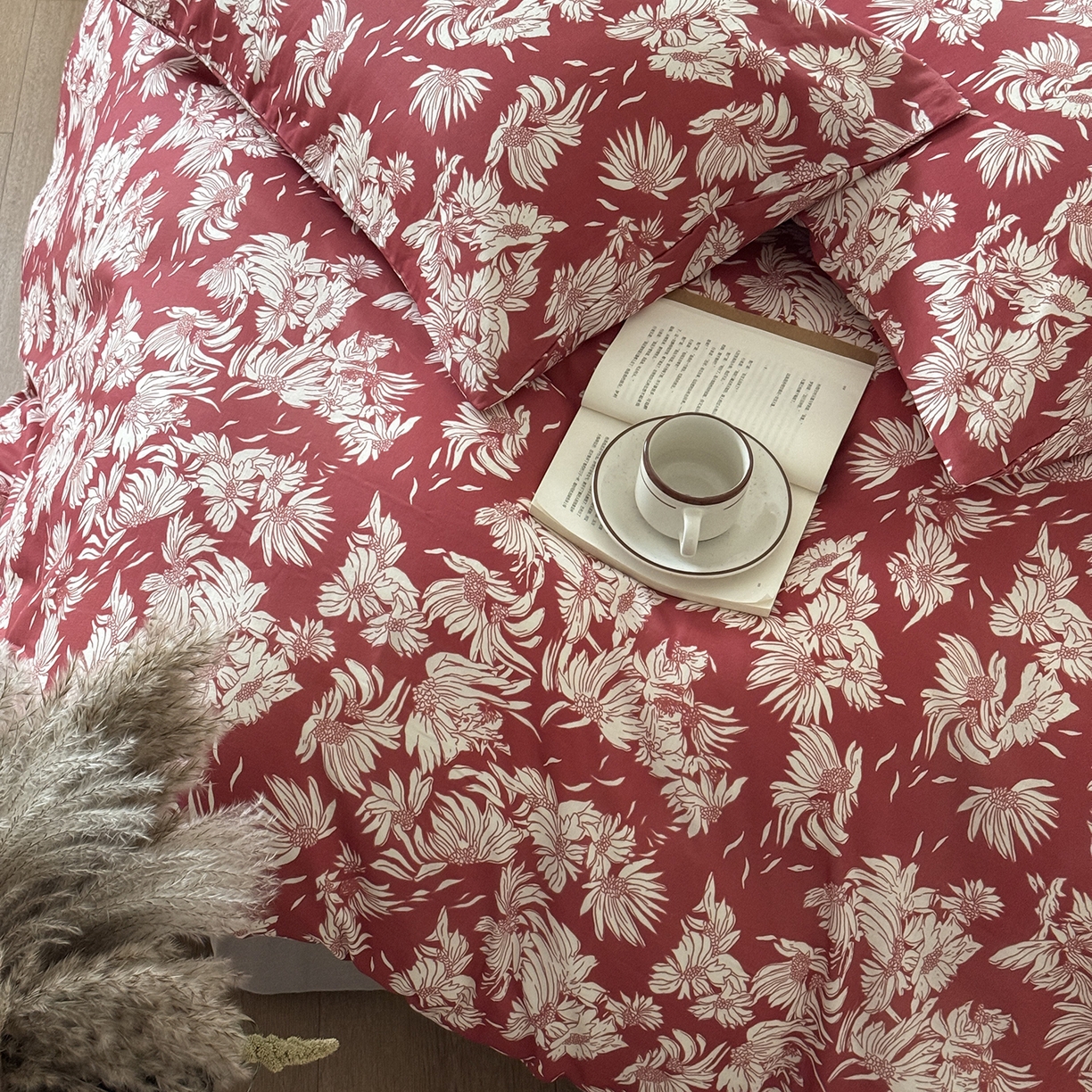 91家纺网 家纺一手货源 找家纺 窝米 2025新品全棉双层纱法式风花卉四件套系列（蔷薇绿 月丹） 红笺花影