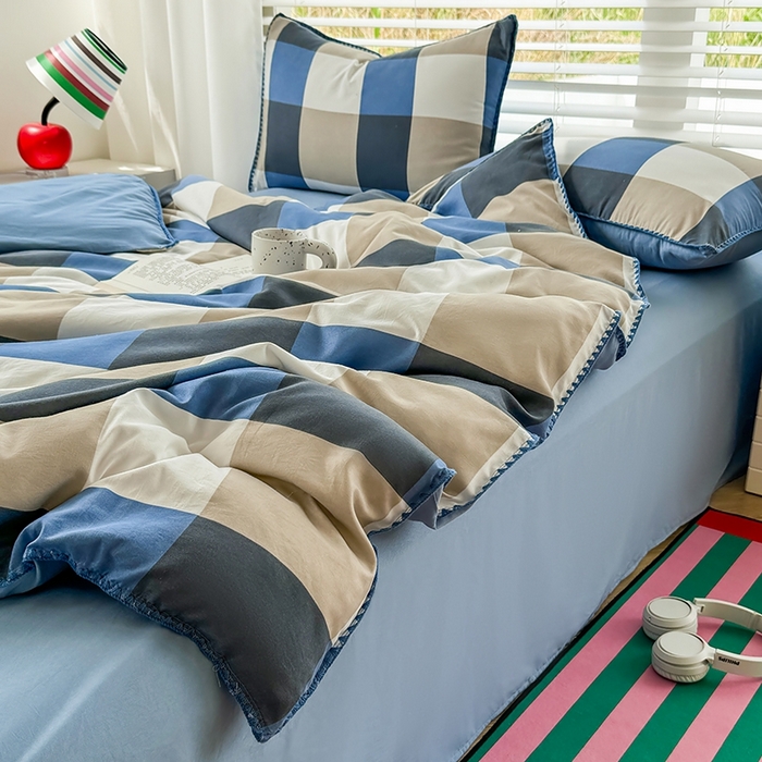 91家纺网 家纺一手货源 找家纺 十一家居 2025春夏新款ins风A类亲肤水洗棉贝壳绣格子四件套——暮光系列 柏林蓝格