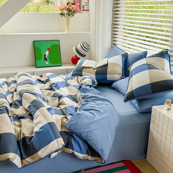 91家纺网 家纺一手货源 找家纺 十一家居 2025春夏新款ins风A类亲肤水洗棉贝壳绣格子四件套——暮光系列 柏林蓝格