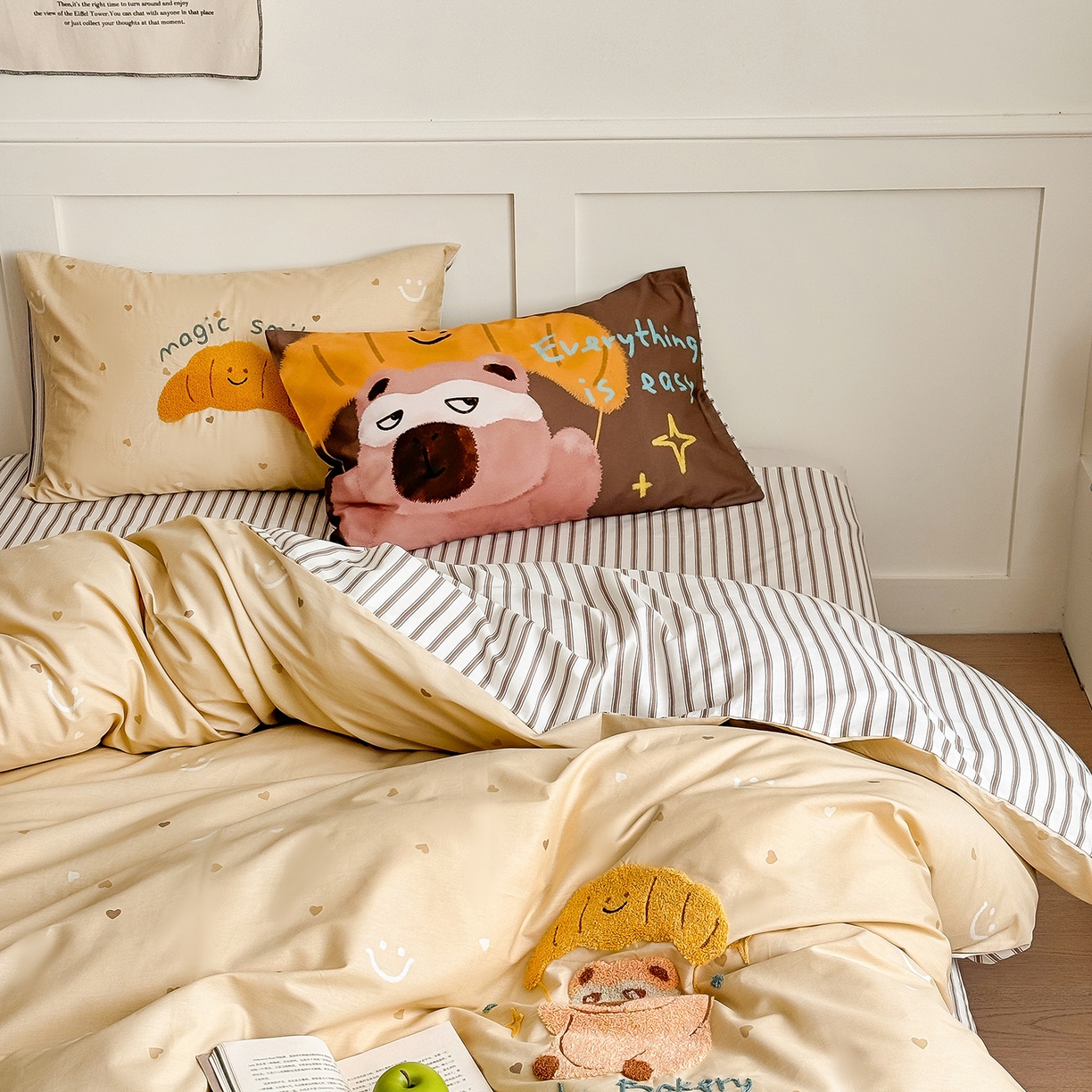 91家纺网 家纺一手货源 找家纺 窝米 2025新品毛巾绣X数码13370全棉卡通系列四件套（水豚 牛角面包） 牛角面包