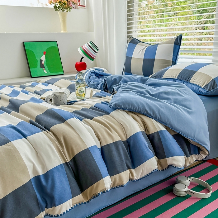 91家纺网 家纺一手货源 找家纺 十一家居 2025春夏新款ins风A类亲肤水洗棉贝壳绣格子四件套——暮光系列 柏林蓝格