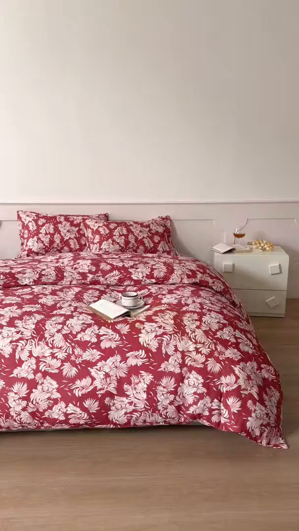 91家纺网 家纺一手货源 找家纺 窝米 2025新品全棉双层纱法式风花卉四件套系列（蔷薇绿 月丹） 红笺花影