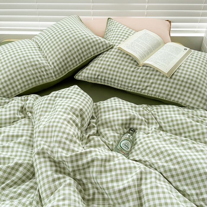 91家纺网 家纺一手货源 找家纺 十一家居 2025春夏新款ins风A类亲肤水洗棉贝壳绣格子四件套——暮光系列 草绿小格