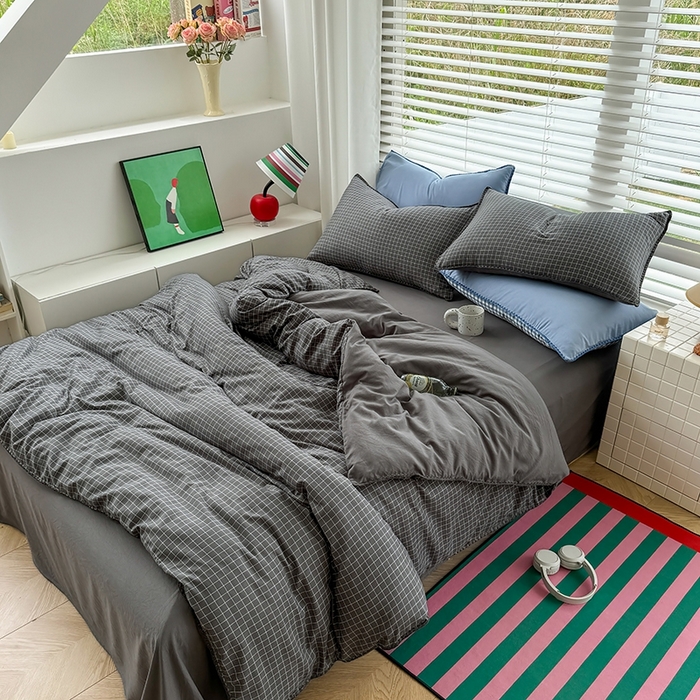 91家纺网 家纺一手货源 找家纺 十一家居 2025春夏新款ins风A类亲肤水洗棉贝壳绣格子四件套——暮光系列 灰黑小格