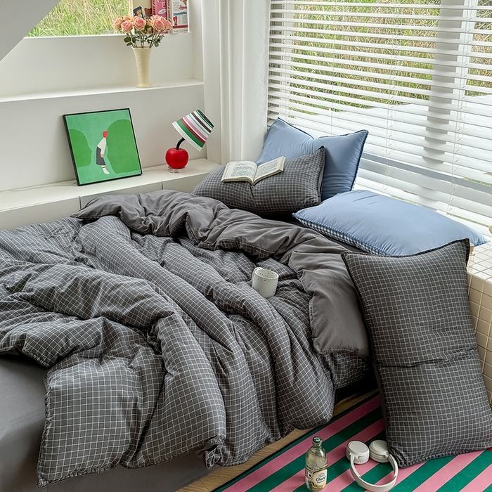 91家纺网 家纺一手货源 找家纺 十一家居 2025春夏新款ins风A类亲肤水洗棉贝壳绣格子四件套——暮光系列 灰黑小格