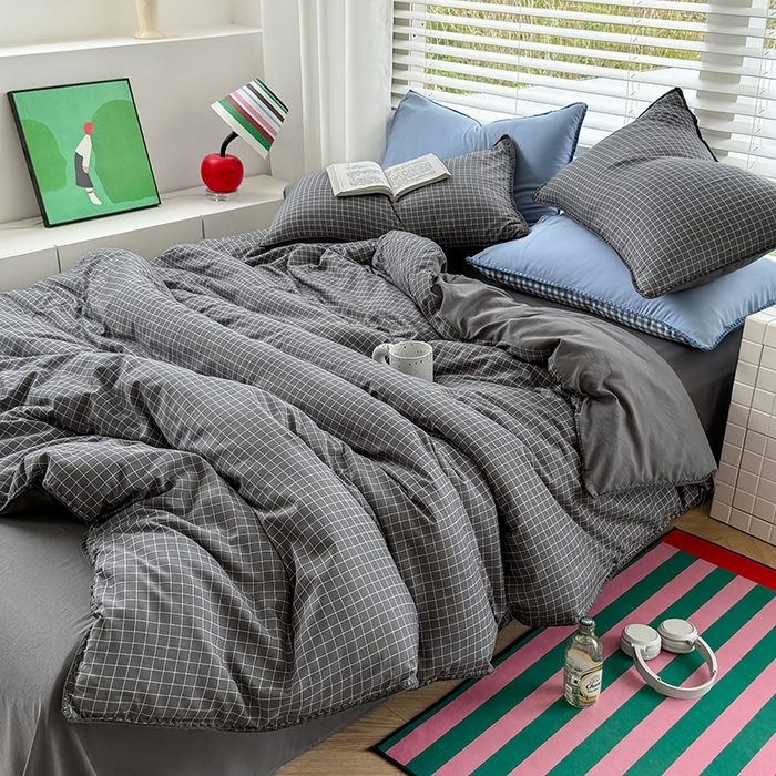 91家纺网 家纺一手货源 找家纺 十一家居 2025春夏新款ins风A类亲肤水洗棉贝壳绣格子四件套——暮光系列 灰黑小格