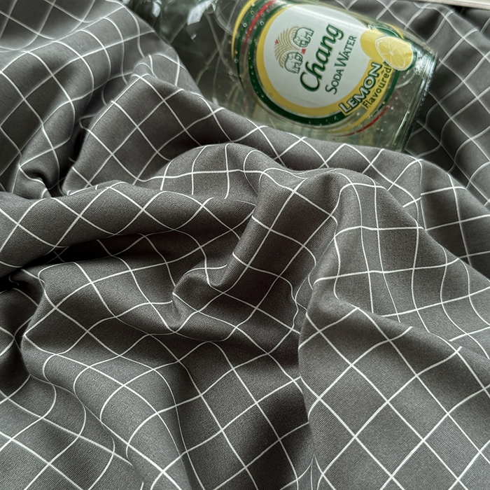 91家纺网 家纺一手货源 找家纺 十一家居 2025春夏新款ins风A类亲肤水洗棉贝壳绣格子四件套——暮光系列 灰黑小格