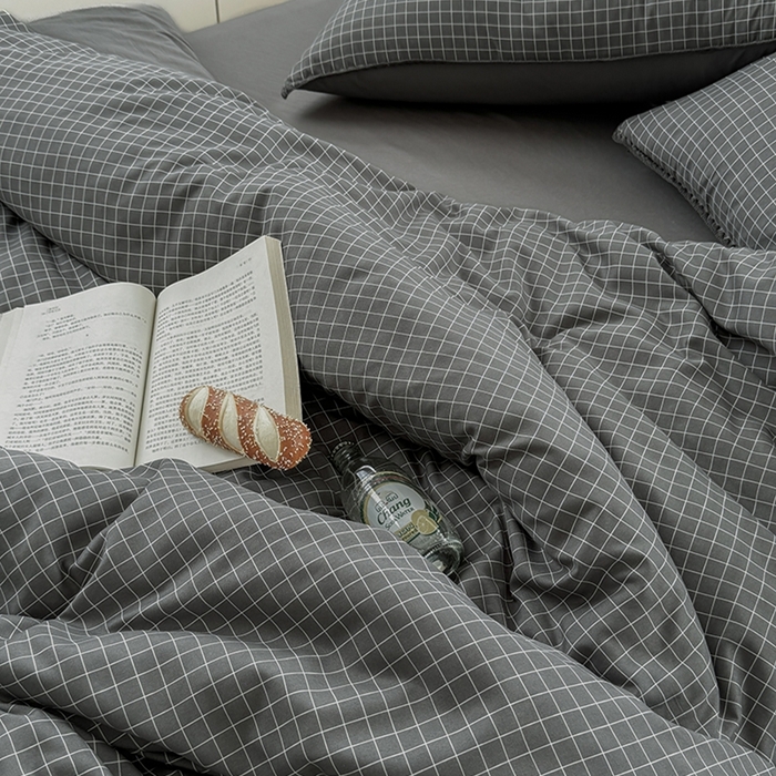 91家纺网 家纺一手货源 找家纺 十一家居 2025春夏新款ins风A类亲肤水洗棉贝壳绣格子四件套——暮光系列 灰黑小格