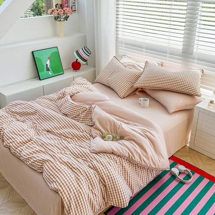 91家纺网 家纺一手货源 找家纺 十一家居 2025春夏新款ins风A类亲肤水洗棉贝壳绣格子四件套——暮光系列 蜜粉小格