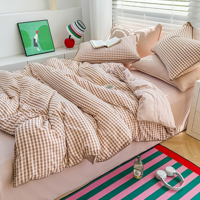 91家纺网 家纺一手货源 找家纺 十一家居 2025春夏新款ins风A类亲肤水洗棉贝壳绣格子四件套——暮光系列 蜜粉小格