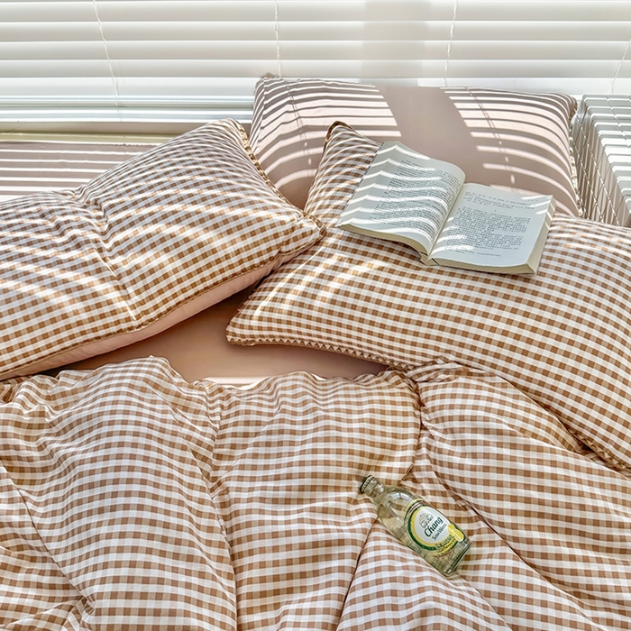 91家纺网 家纺一手货源 找家纺 十一家居 2025春夏新款ins风A类亲肤水洗棉贝壳绣格子四件套——暮光系列 蜜粉小格