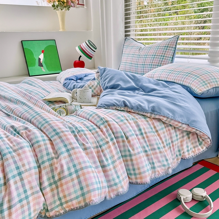 91家纺网 家纺一手货源 找家纺 十一家居 2025春夏新款ins风A类亲肤水洗棉贝壳绣格子四件套——暮光系列 奶油小格