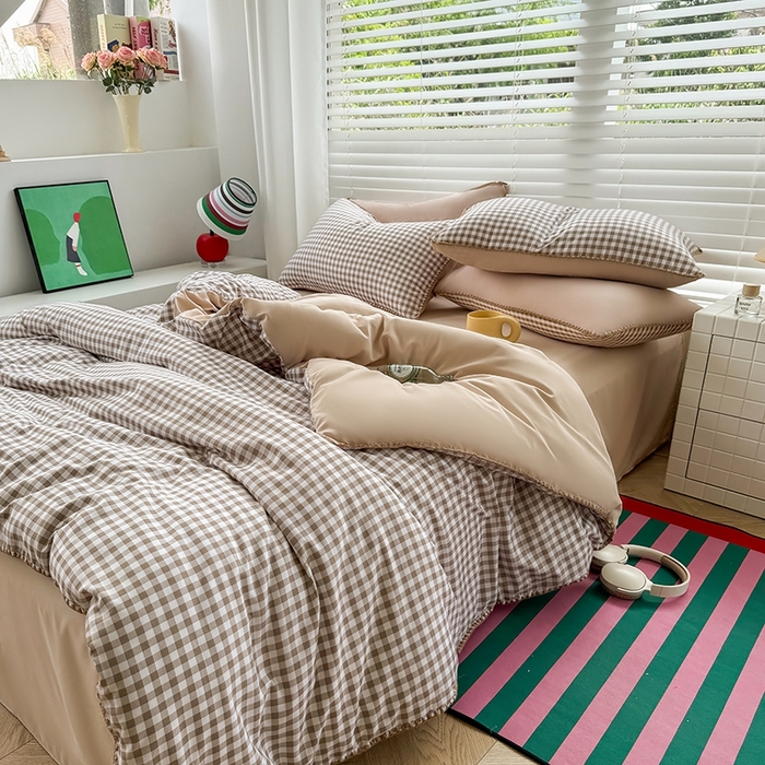 91家纺网 家纺一手货源 找家纺 十一家居 2025春夏新款ins风A类亲肤水洗棉贝壳绣格子四件套——暮光系列 浅咖小格