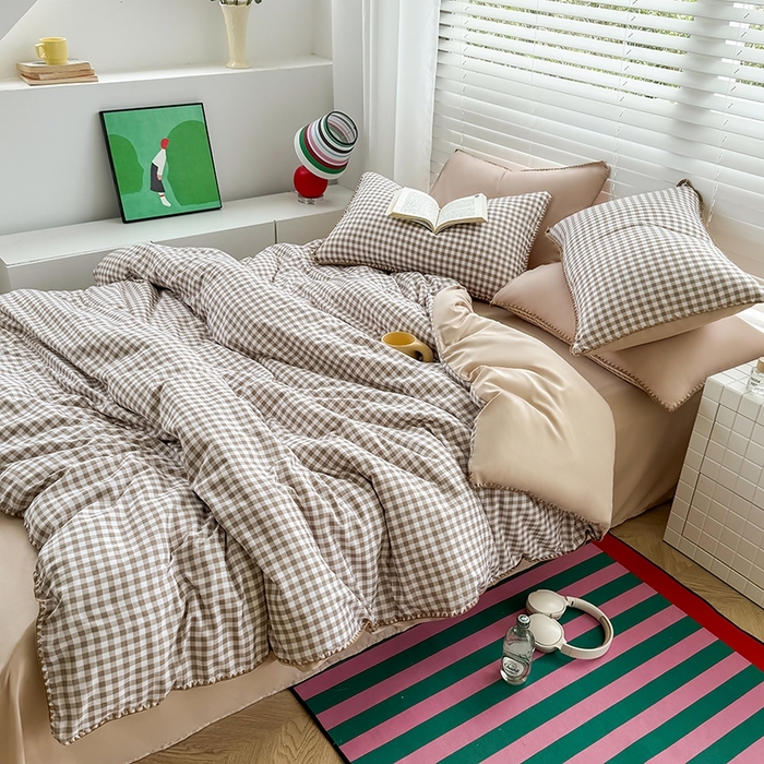 91家纺网 家纺一手货源 找家纺 十一家居 2025春夏新款ins风A类亲肤水洗棉贝壳绣格子四件套——暮光系列 浅咖小格