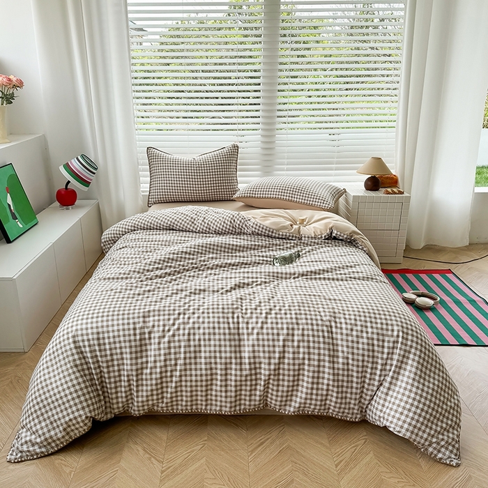 91家纺网 家纺一手货源 找家纺 十一家居 2025春夏新款ins风A类亲肤水洗棉贝壳绣格子四件套——暮光系列 浅咖小格