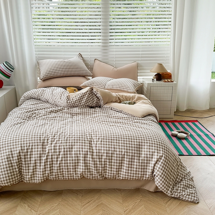 91家纺网 家纺一手货源 找家纺 十一家居 2025春夏新款ins风A类亲肤水洗棉贝壳绣格子四件套——暮光系列 浅咖小格