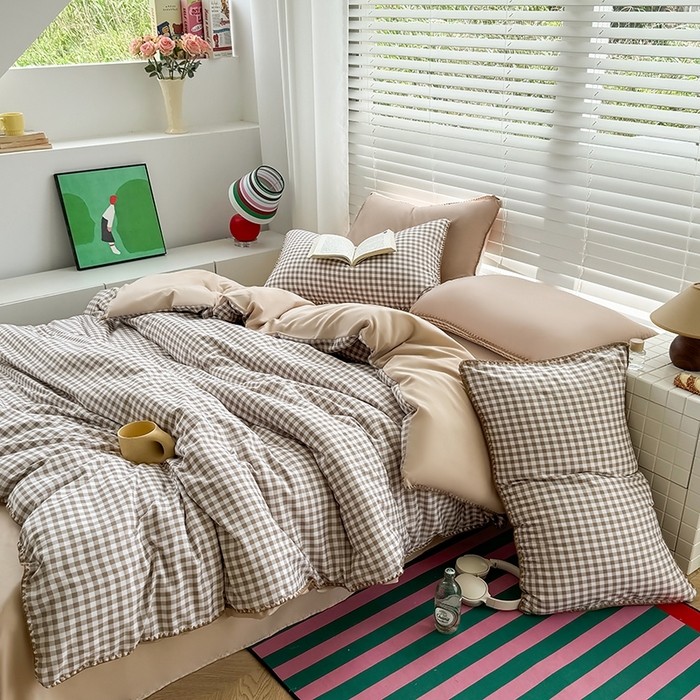 91家纺网 家纺一手货源 找家纺 十一家居 2025春夏新款ins风A类亲肤水洗棉贝壳绣格子四件套——暮光系列 浅咖小格