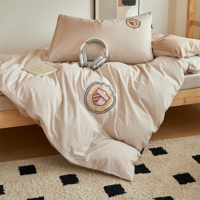 91家纺网 家纺一手货源 找家纺 （总）恬思语2025新款全棉色织贴布绣花学生三件套