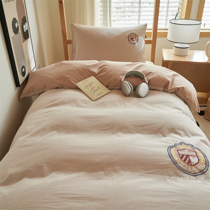 91家纺网 家纺一手货源 找家纺 （总）恬思语2025新款全棉色织贴布绣花学生三件套