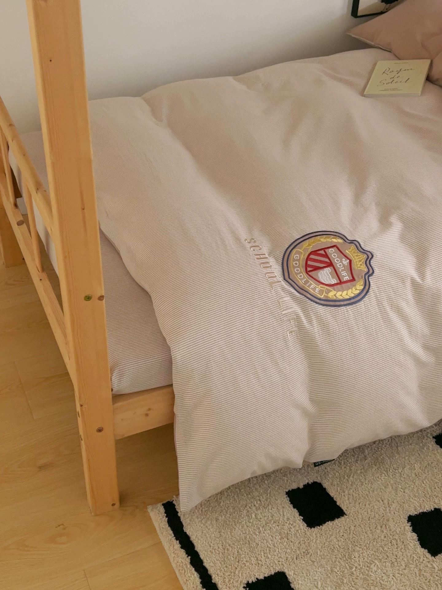 91家纺网 家纺一手货源 找家纺 （总）恬思语2025新款全棉色织贴布绣花学生三件套