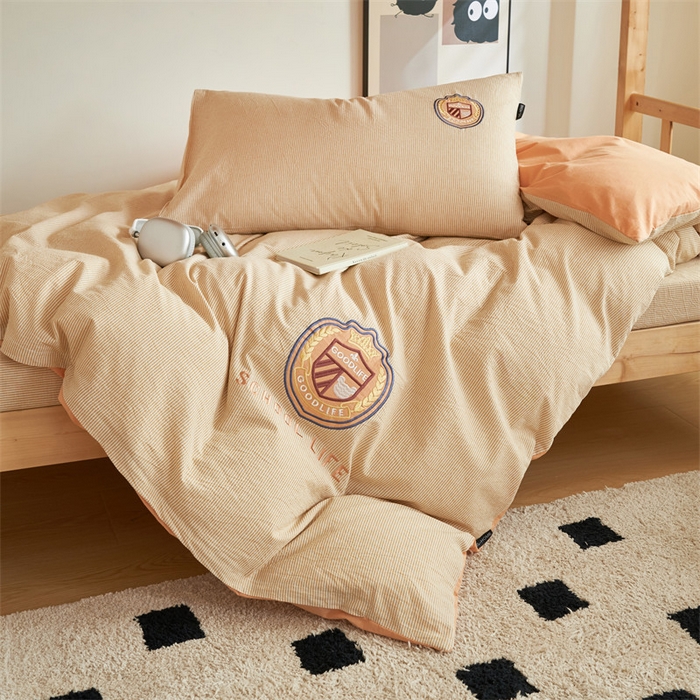 91家纺网 家纺一手货源 找家纺 恬思语2025新款全棉色织贴布绣花学生三件套