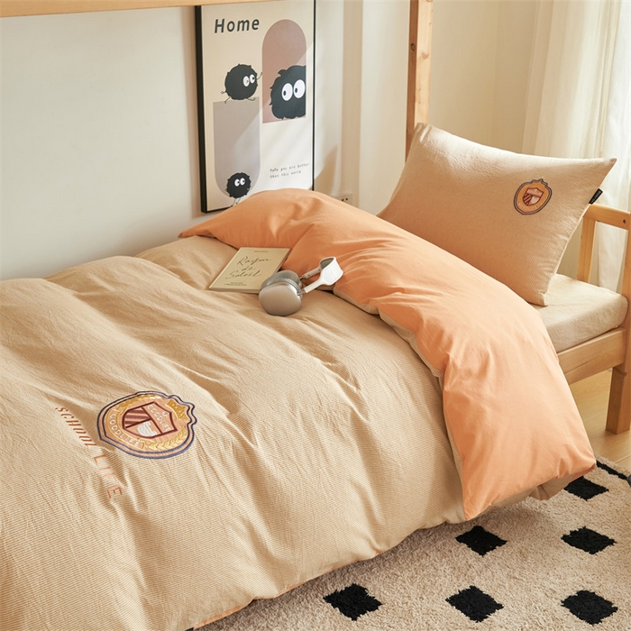 91家纺网 家纺一手货源 找家纺 恬思语2025新款全棉色织贴布绣花学生三件套