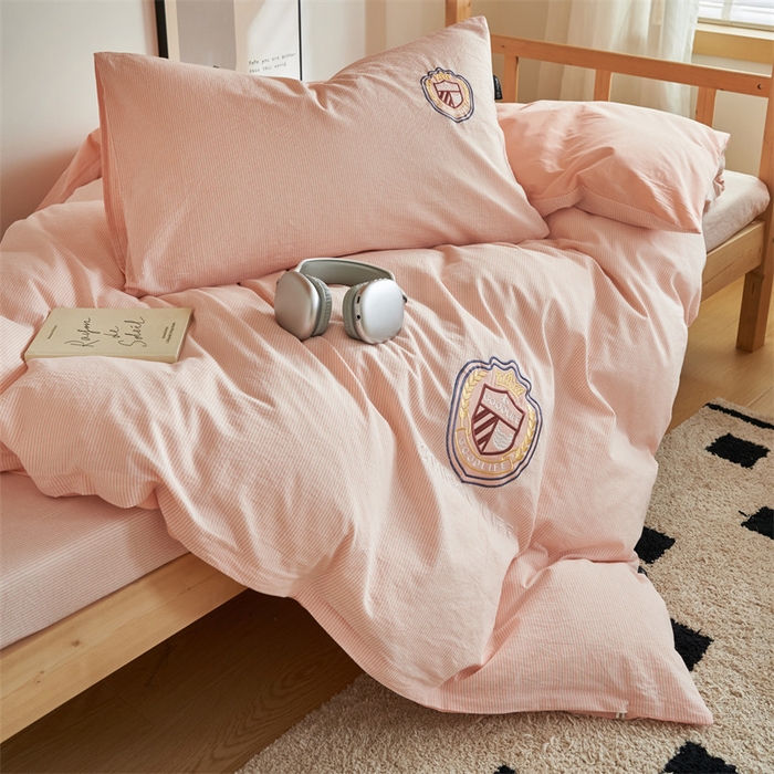 91家纺网 家纺一手货源 找家纺 恬思语2025新款全棉色织贴布绣花学生三件套