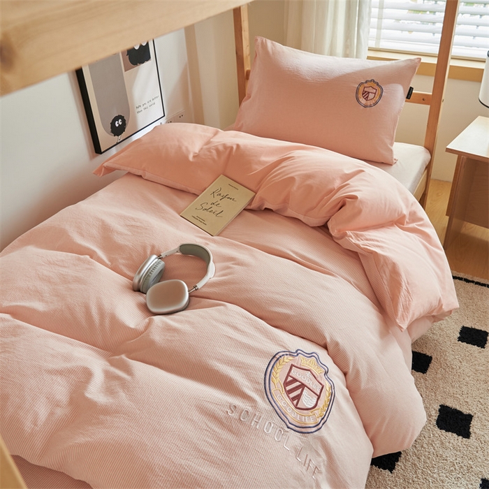 91家纺网 家纺一手货源 找家纺 恬思语2025新款全棉色织贴布绣花学生三件套