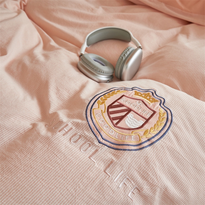 91家纺网 家纺一手货源 找家纺 恬思语2025新款全棉色织贴布绣花学生三件套