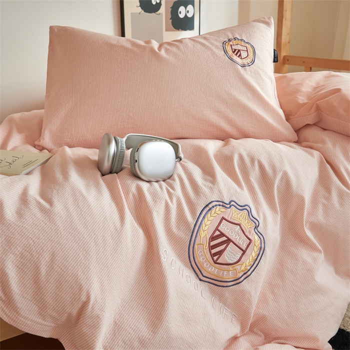 91家纺网 家纺一手货源 找家纺 恬思语2025新款全棉色织贴布绣花学生三件套