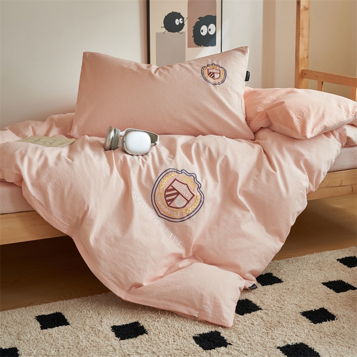 91家纺网 家纺一手货源 找家纺 恬思语2025新款全棉色织贴布绣花学生三件套