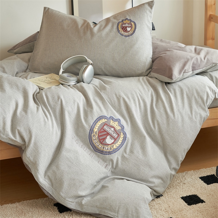 91家纺网 家纺一手货源 找家纺 恬思语2025新款全棉色织贴布绣花学生三件套