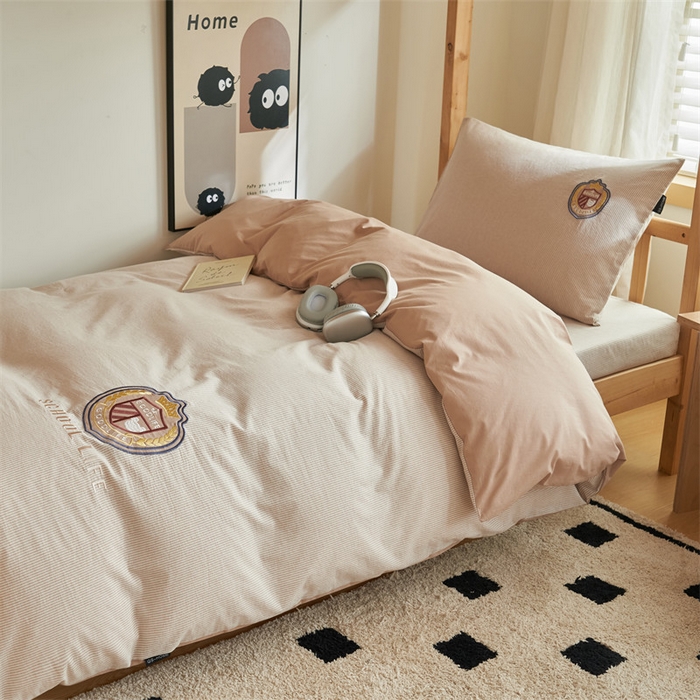 91家纺网 家纺一手货源 找家纺 恬思语2025新款全棉色织贴布绣花学生三件套