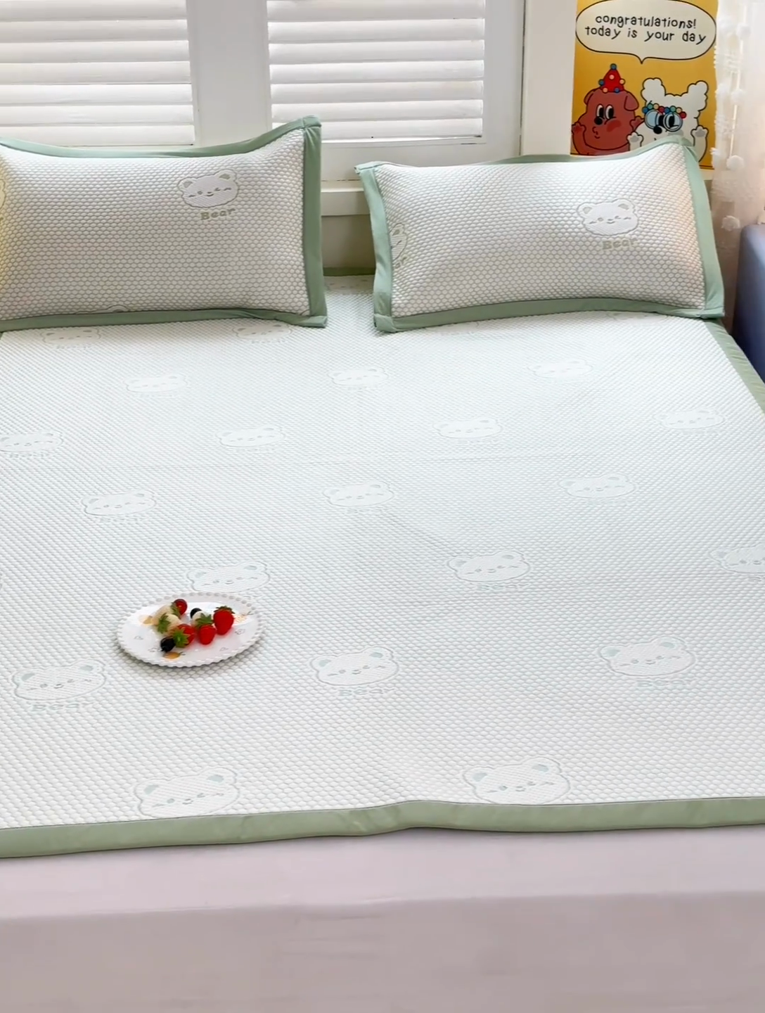 91家纺网 家纺一手货源 找家纺 喜歌家居 2025新款A类刺绣豆豆席小熊 小冰熊草绿