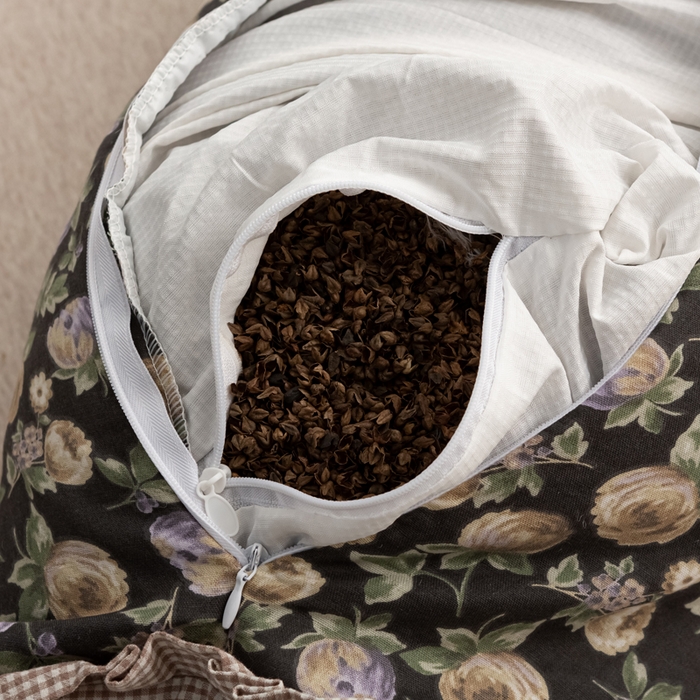 91家纺网 家纺一手货源 找家纺 萌番宝 2025新款小清新全棉纯棉兔耳全荞麦皮壳枕头护颈椎助睡眠硬枕头枕芯 双层纱荞麦枕—繁花似锦 50x18x10cm/只