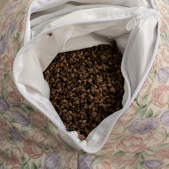 91家纺网 家纺一手货源 找家纺 萌番宝 2025新款小清新全棉纯棉兔耳全荞麦皮壳枕头护颈椎助睡眠硬枕头枕芯 双层纱荞麦枕—七朵 50x18x10cm/只