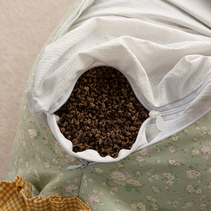 91家纺网 家纺一手货源 找家纺 萌番宝 2025新款小清新全棉纯棉兔耳全荞麦皮壳枕头护颈椎助睡眠硬枕头枕芯 双层纱荞麦枕—青花仙梦 50x18x10cm/只