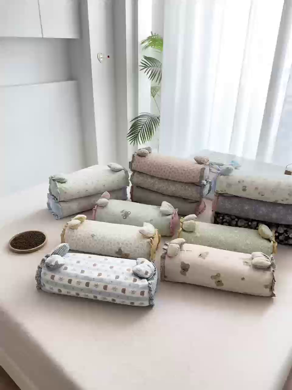 91家纺网 家纺一手货源 找家纺 萌番宝 2025新款小清新全棉纯棉兔耳全荞麦皮壳枕头护颈椎助睡眠硬枕头枕芯 双层纱荞麦枕—粉语夕 50x18x10cm/只