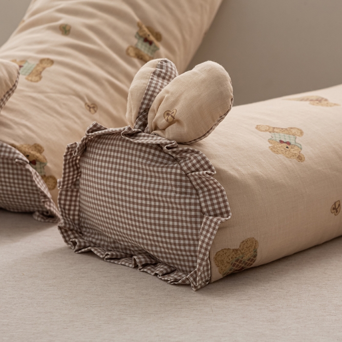 91家纺网 家纺一手货源 找家纺 萌番宝 2025新款小清新全棉纯棉兔耳全荞麦皮壳枕头护颈椎助睡眠硬枕头枕芯 双层纱荞麦枕—巧克力熊 50x18x10cm/只