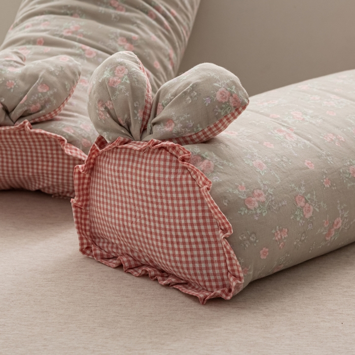 91家纺网 家纺一手货源 找家纺 萌番宝 2025新款小清新全棉纯棉兔耳全荞麦皮壳枕头护颈椎助睡眠硬枕头枕芯 双层纱荞麦枕—娇花灰 50x18x10cm/只