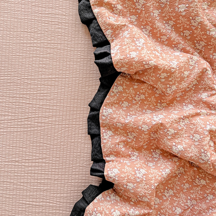 91家纺网 家纺一手货源 找家纺 仟网汇2025新款赫本风花边夏被空调被 罗曼