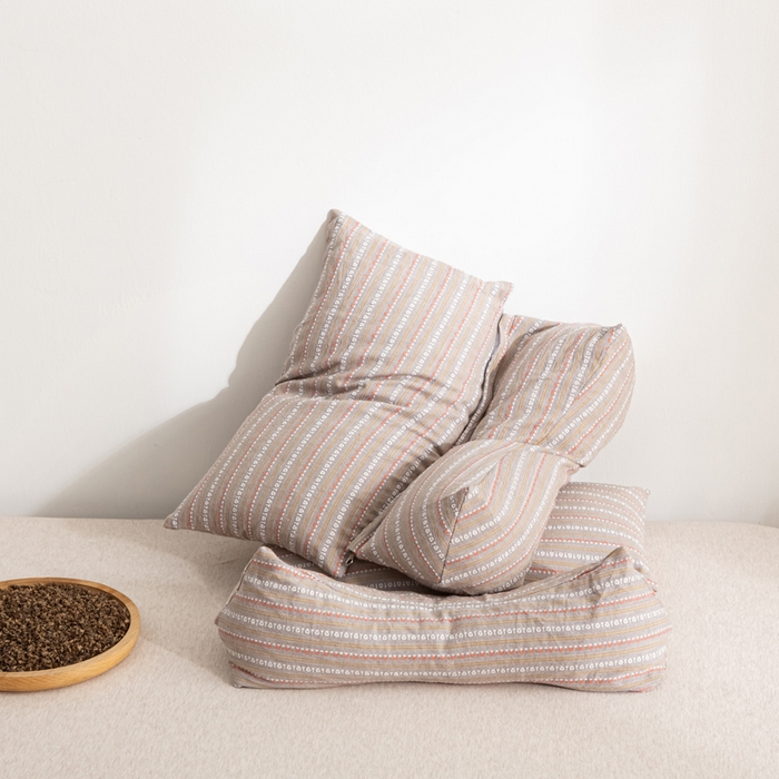 91家纺网 家纺一手货源 找家纺 萌番宝 2025新款荞麦颈椎枕头可拆卸组合枕芯牵引护颈椎疼痛助睡眠成人专用三角枕枕头枕芯 荞麦护颈枕棕色 35x16cm三角枕+35x20cm方枕二合一