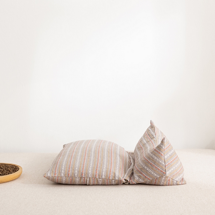 91家纺网 家纺一手货源 找家纺 萌番宝 2025新款荞麦颈椎枕头可拆卸组合枕芯牵引护颈椎疼痛助睡眠成人专用三角枕枕头枕芯 荞麦护颈枕棕色 35x16cm三角枕+35x20cm方枕二合一