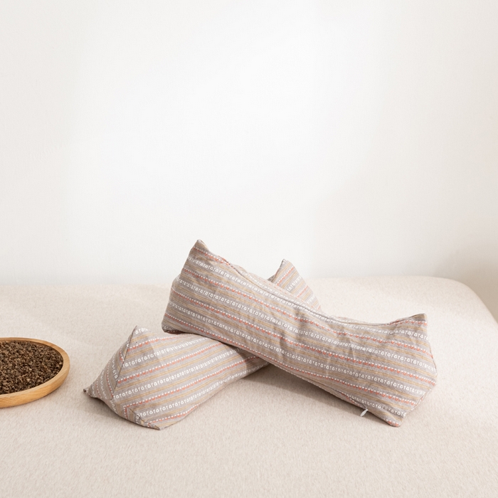 91家纺网 家纺一手货源 找家纺 萌番宝 2025新款荞麦颈椎枕头可拆卸组合枕芯牵引护颈椎疼痛助睡眠成人专用三角枕枕头枕芯 荞麦护颈枕棕色 35x16cm三角枕+35x20cm方枕二合一