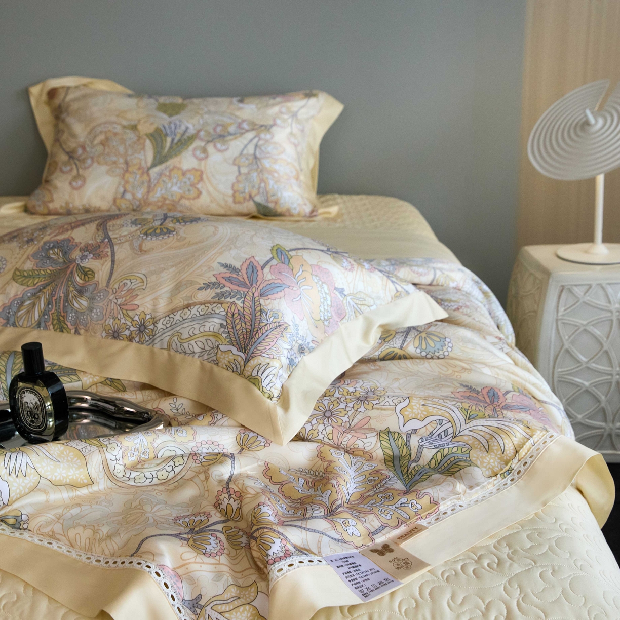 91家纺网 家纺一手货源 找家纺 榻尚家居 2025新款天丝床盖夏被夏凉被空调被四件套-佩利兹 佩利兹床盖夏被四件套-香槟