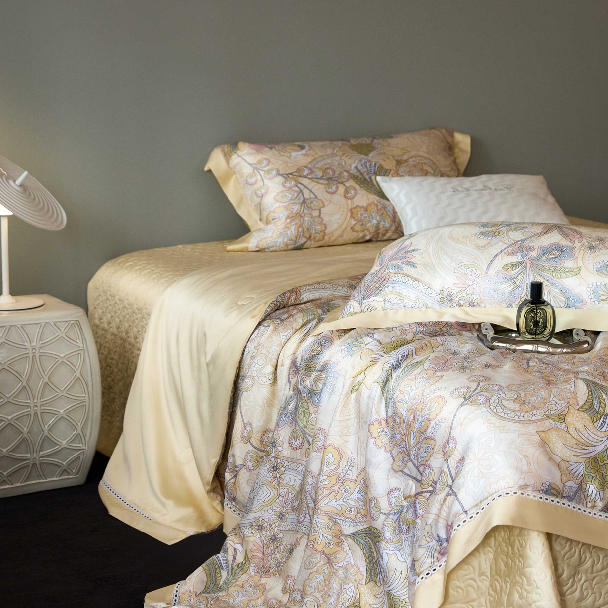 91家纺网 家纺一手货源 找家纺 榻尚家居 2025新款天丝床盖夏被夏凉被空调被四件套-佩利兹 佩利兹床盖夏被四件套-香槟